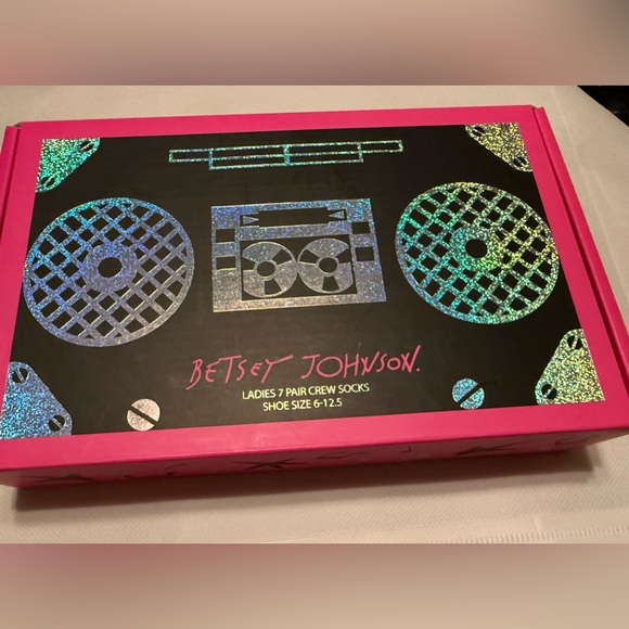 Betsey Johnson Woman’s 7pk Low Cut Socks Pink Boom Box Gift Cassette Tape NWT - Picture 2 of 5